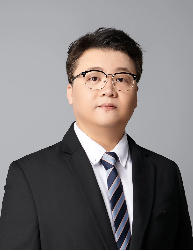 黄亮.jpg
